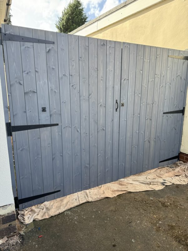 Door panelling blue